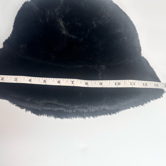 Black Faux Fur‎ Bucket Hat brim down one look brim up another look - Picture 10 of 10